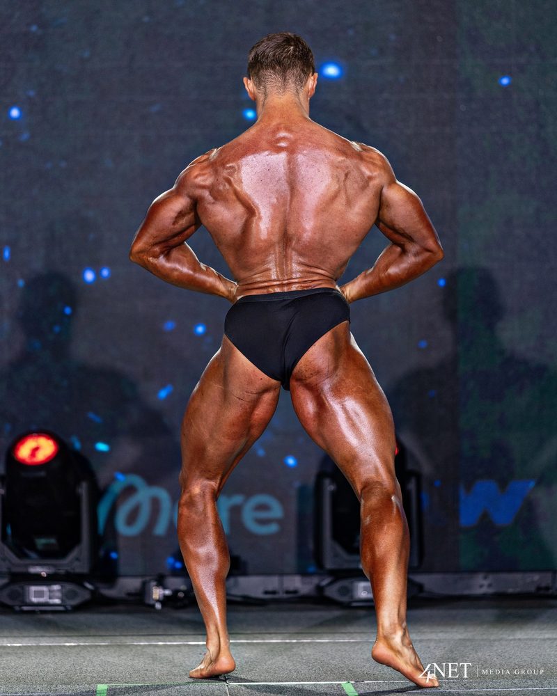 Cameron Kennison in a rear lat spread, seen from the judges' table.